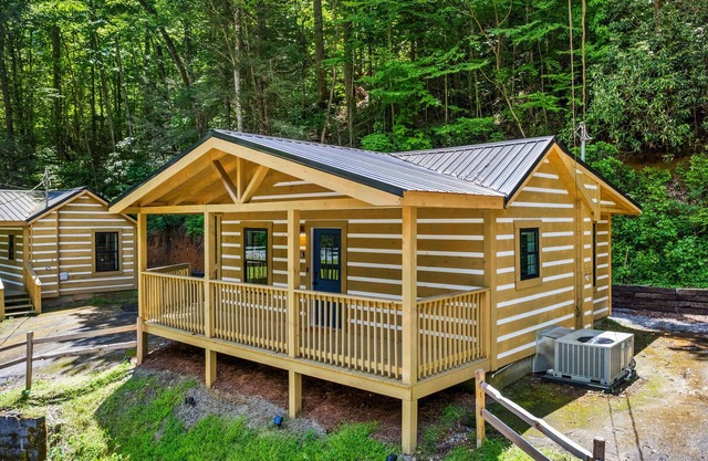 2bdrm Cabin 2 Gburg Pet Friendly Fire Pit Game