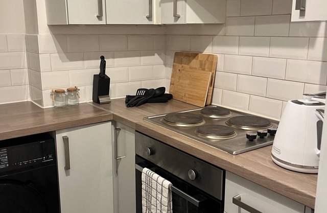 2bed Sleeps 3 - Central, Near Train Station, Wifi
