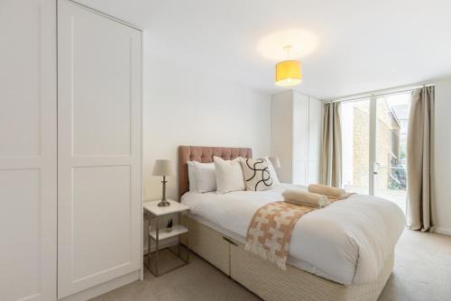 2BR 2BA Balcony Clapham North