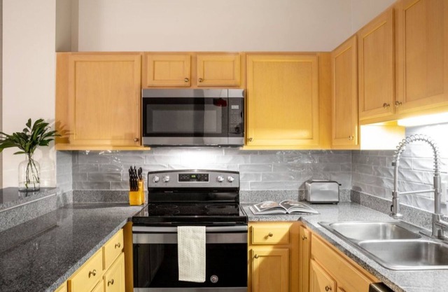 2BR 2BA In The Block by CozySuites