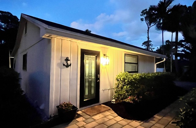 2BR Cottage in the center of West Palm Beach
