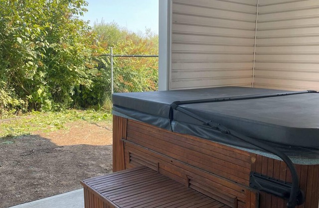 2BR Entire House, Professional, 2min to the Hospital