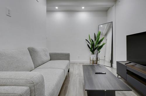 2BR Escape Sleek Stay in NDG MTL