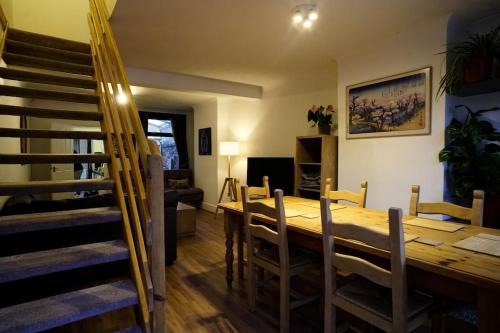 2BR Home W/en-suite toilet, Town Centre Ipswich.