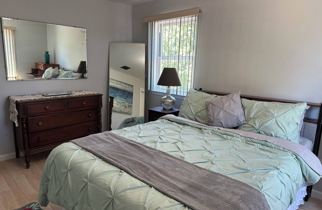 2BR PRIV ENTRY 2nd floor of house in quiet neighborhood, close to everything!!