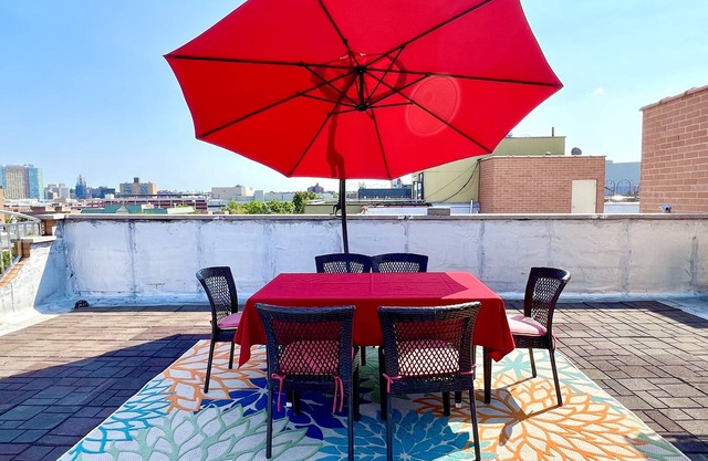 2BRs Private Roof Skylight, Queens Center 25 Minutes to Manhattan