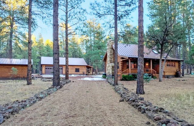 2Cabins,3acres,Sleeps13,Williams, Grand Canyon,Sedona,Bearizona,hiking,relax!