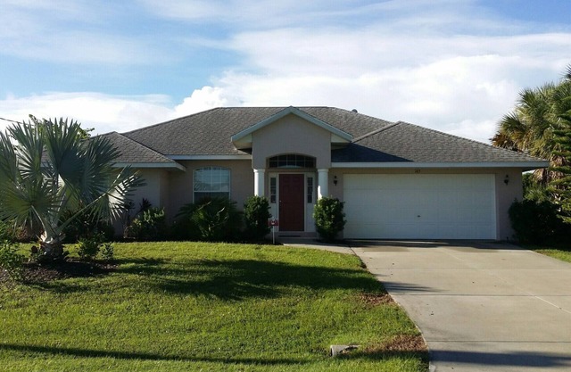 3-bdrm home w/pool, across st from 1st hole, Long Marsh course - Rotonda West Fl