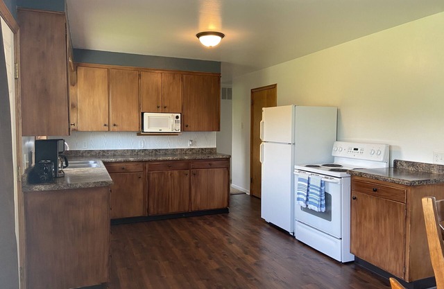 3 bed 1 bath ranch style home a half a block to trail and 10 mins to MTU