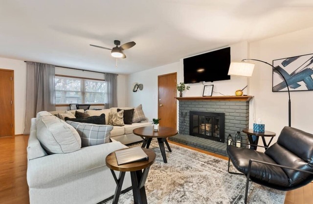 3 Bed 2 Bath Home w/2 Car Garage & Fitness Room