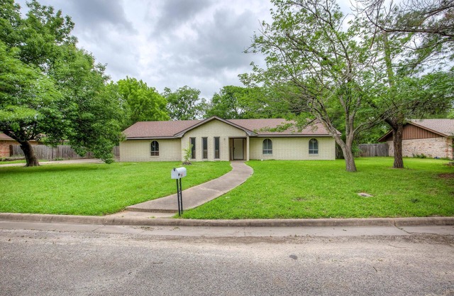 3 bed 2 bath near the College
