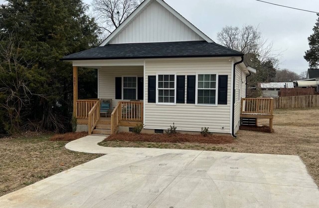 3 bed 2 bath new construction home built in 2021