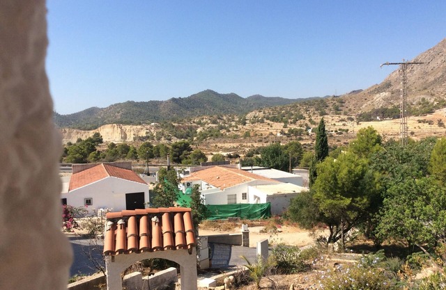 3 bed detached villa in Bella Orcheta Alicante sleeps 6 plus