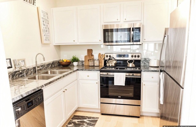 3 BED - Gorgeous Downtown Apt. w/City view