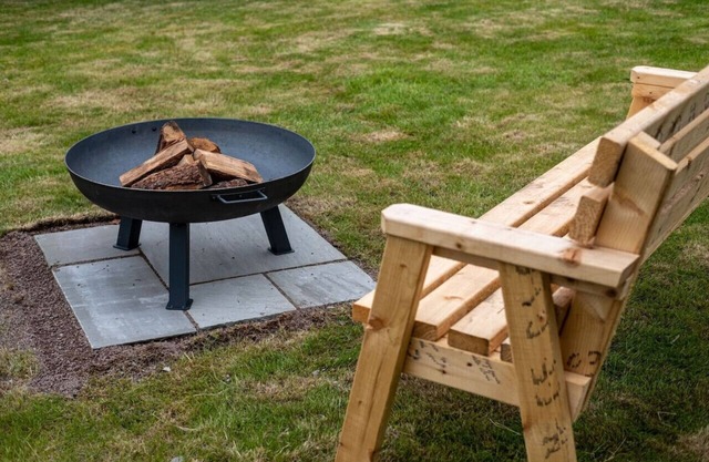 3 bed Home Near Glasgow Large Garden & Driveway