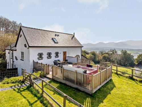 3 Bed in Conwy 74146