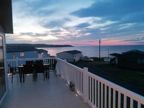 3-Bed Lodge with SeaView-Fireplace-Garden-FreeP