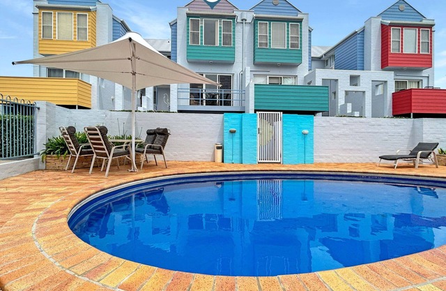 3-Bed with Alfresco Dining & Pool in Batemans Bay