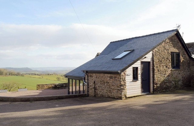 3 bedroom accommodation in Garway Hill