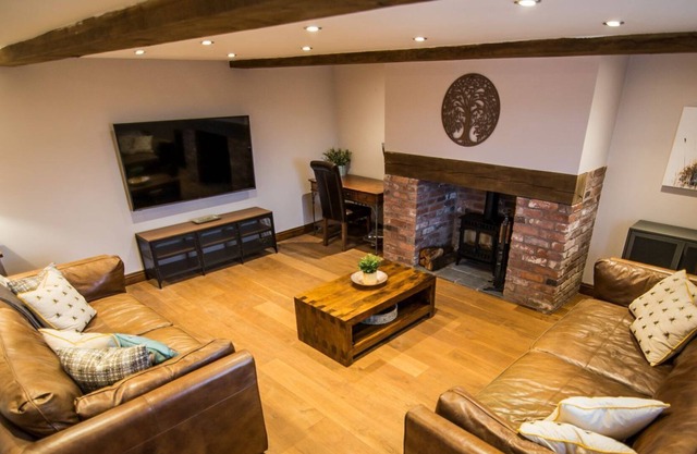 3 bedroom accommodation in Enson, near Stafford