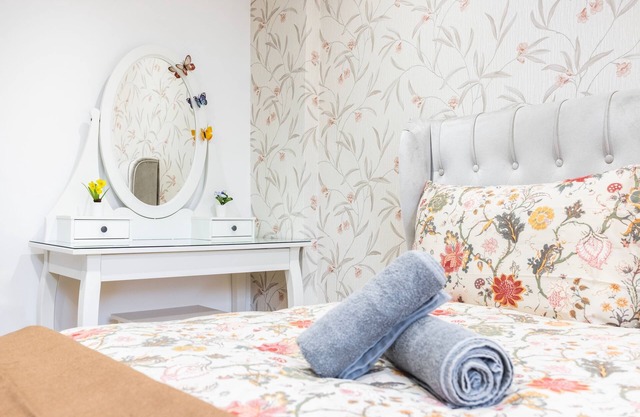 3 Bedroom Apartment by River Thames