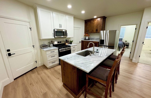 3-bedroom apartment in peaceful Mapleton with WiFi, Climate Control