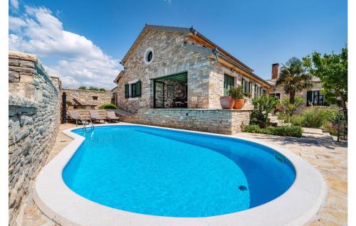 3 Bedroom Beautiful Home In Lisicic