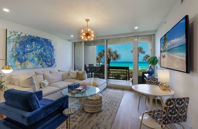 3 BEDROOM DIRECT OCEAN VIEW, WALKOUT TO THE BEACH!