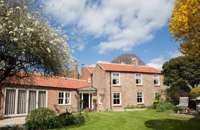 3 bedroom accommodation in Newton-upon-Derwent