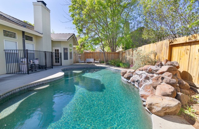 3 bedroom home with pool!