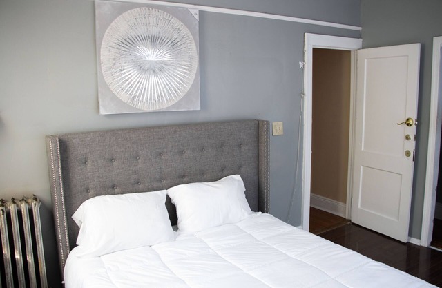 3 bedroom House-Full Kitchen & Bathroom, Livingroom & Dining Room