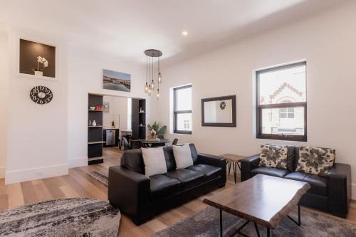 3 Bedroom Spacious Inner-City Pad with car park
