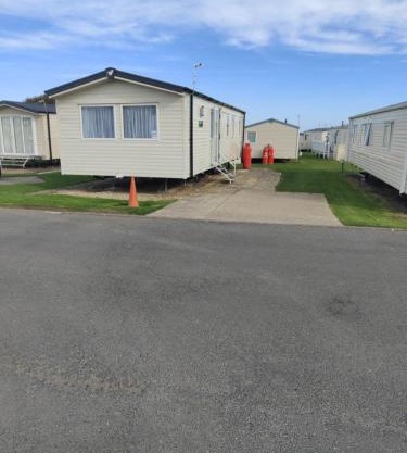 3 Bedroom Static Caravan, Sleeps 8, New 2025!