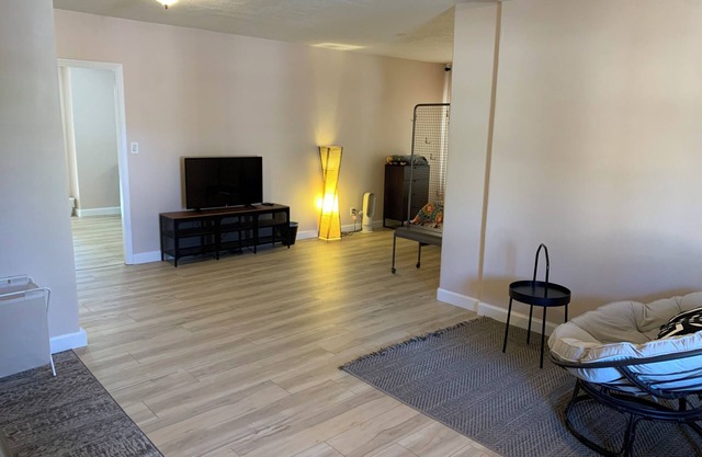 3-bedroom suite with WiFi in Albuquerque