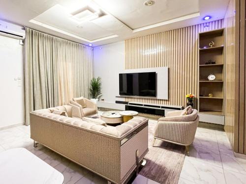 3 Bedroom Terraced House with 24hours electricity supply