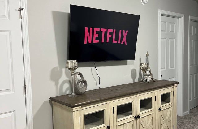 3-bedroom twin home in fabulous Fargo with WiFi, AC. Start your adventure