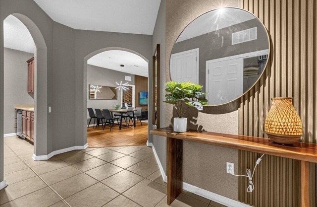 3 Bedrooms/2 Bathrooms/Vista Cay (4024-203 BD)