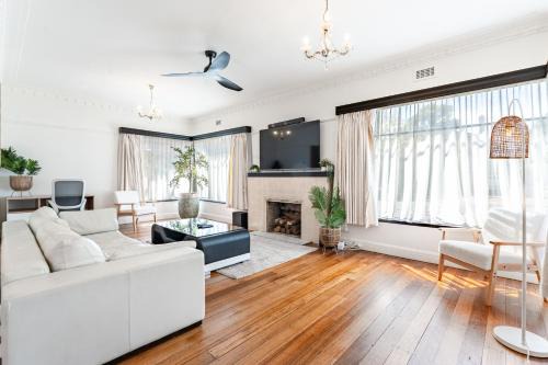 3 Bedrooms By The Lake, Top Location