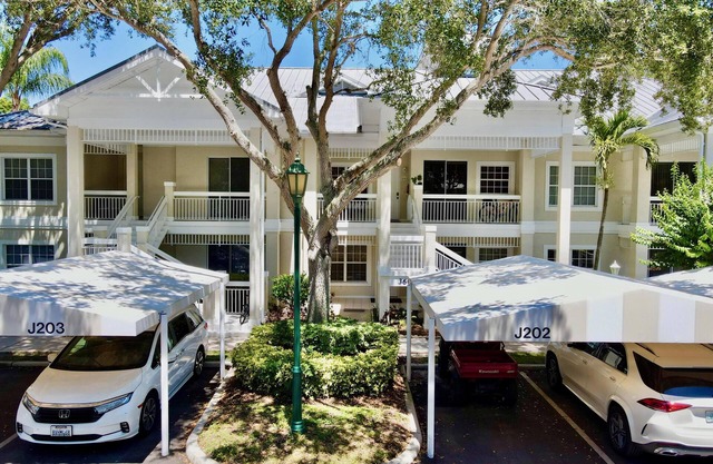 3-beds/2 baths luxury VILLA in gated Bollettieri Resort Villas at IMG Academy