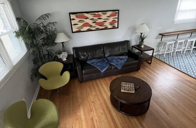 3-BR Home 3 mins. to Airport & 11 mins. to Beach