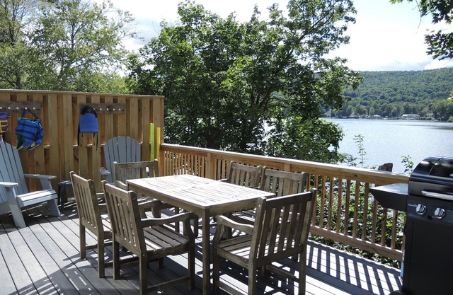 3 Ducks on a Lake - New Renovation on Goodyear Lake