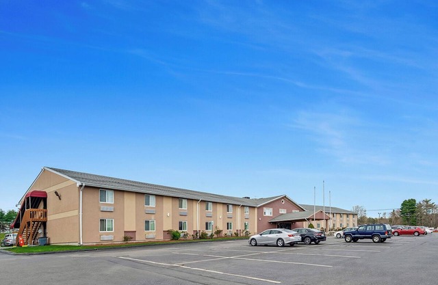 3 Family-Friendly Units, FREE Breakfast, Walk to Nature Trail & Cranberry Bog!