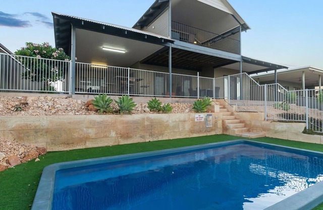 3 Kestrel Place - complete with private pool
