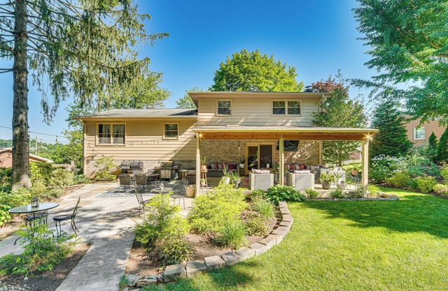 3 Mi to Lake Redman: Home w/Furnished Pergola!