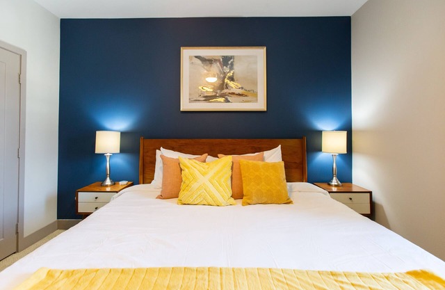 3 Miles to Disney ✰HeatedPool ✰King Bed ✰Jacuzzi✰