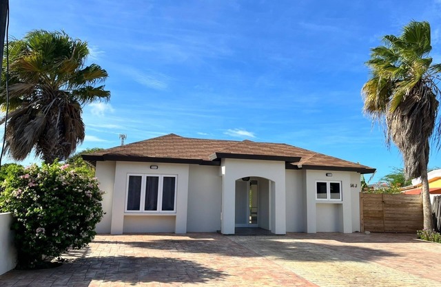 3 Min from Palm beach