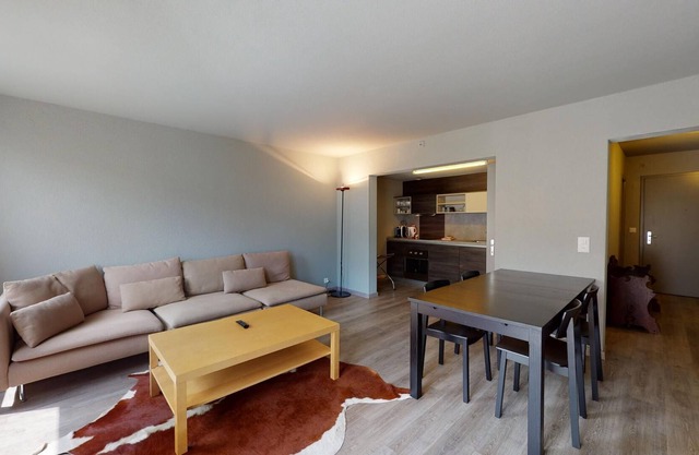 3-room apartment on the 1st floor, entrance with hall stand, living room with op