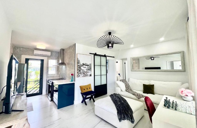 3 SEASONS AT THE CARRINGTON 3 SEPARATE 2 Bedroom 1 Bathroom Apartments AND a 3 Bedroom 2 Bathroom Villa