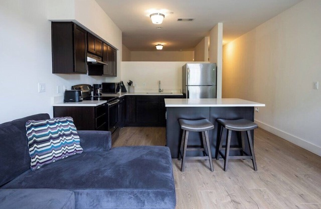 300 - 2J · Luxury Apt in the most beautiful place in NY