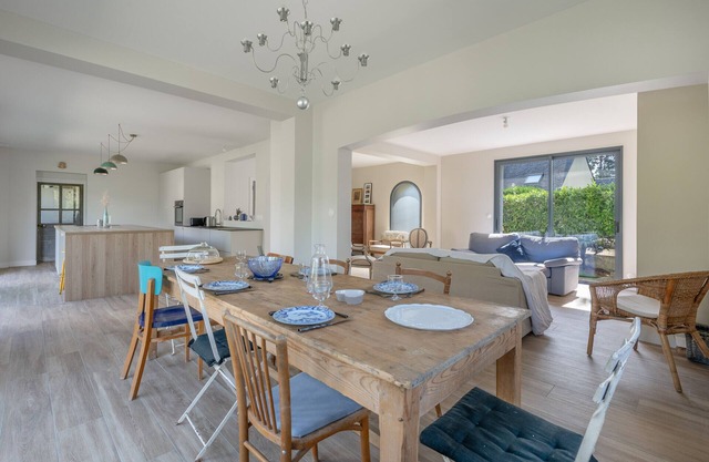 300m from the beach, house for 9 adults and 3 kids
